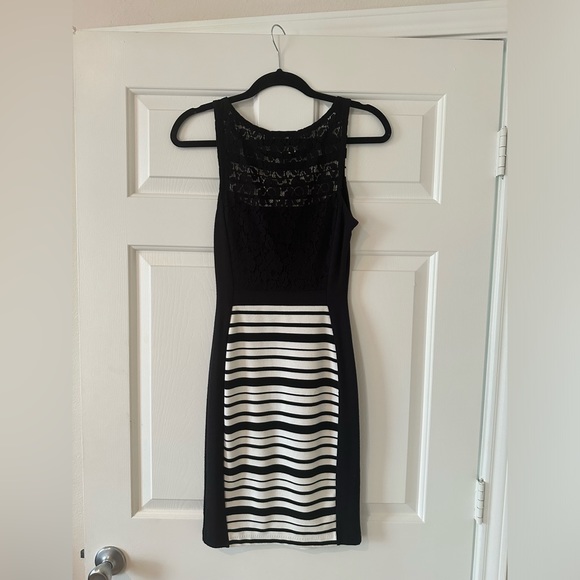 Beautiful Anthro 00s Dress - Picture 2 of 6